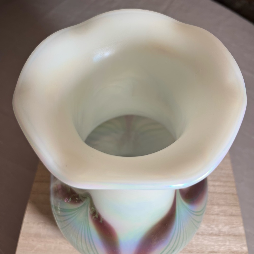 Sold! Fenton Dave Fetty Opal Glass Vase with Green and Mauve Pulled Feathers - Picture 6 of 10